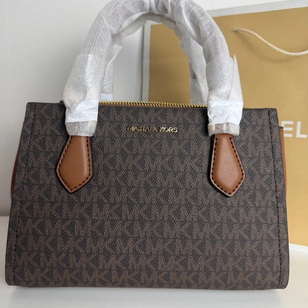 NWT Michael Kors Small Signature Logo Messenger - Picture 2 of 12